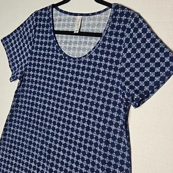 LuLaRoe Classic Tee Navy Geometric Size Medium - Picture 4 of 10